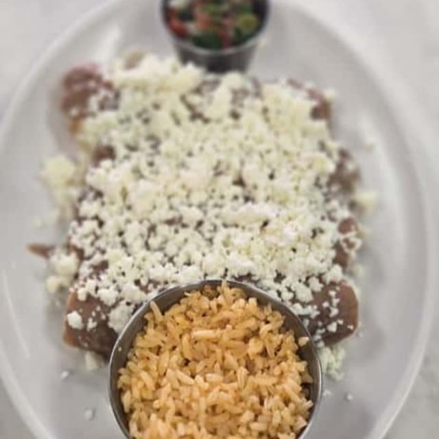 Enfrijoladas.