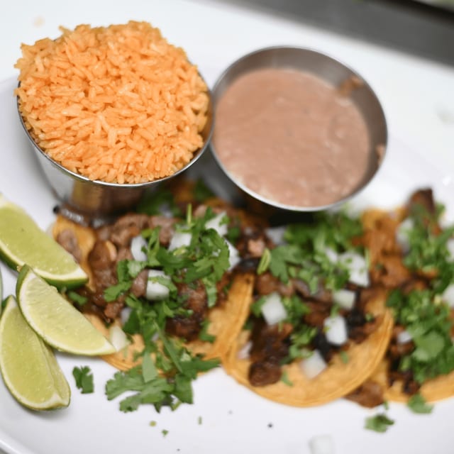 STREET TACOS PLATE.