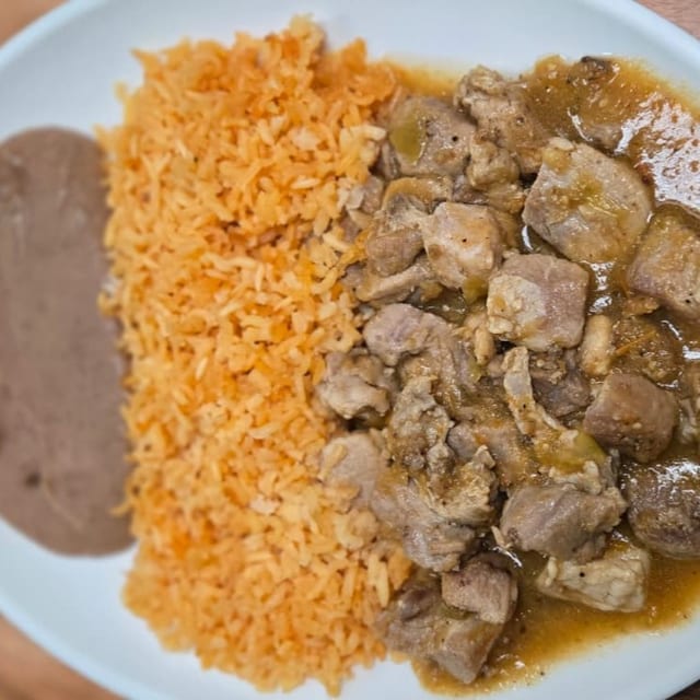 Carne de Puerco en salsa verde de la casa.