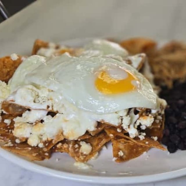 DESAYUNO CHILAQUILES.